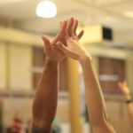 Read more about the article A dança cósmica da conexão Humana 🎶